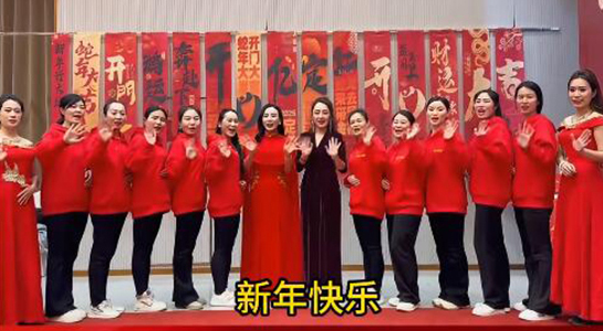 ������\(y��n)�����Ҹ��M(m��n)���g���w˹�_(d��)ף�����Ěg��һ·���(y��ng)��