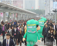 �𱬻��yƷ���̾W�������F����Խʽ�İl(f��)չ