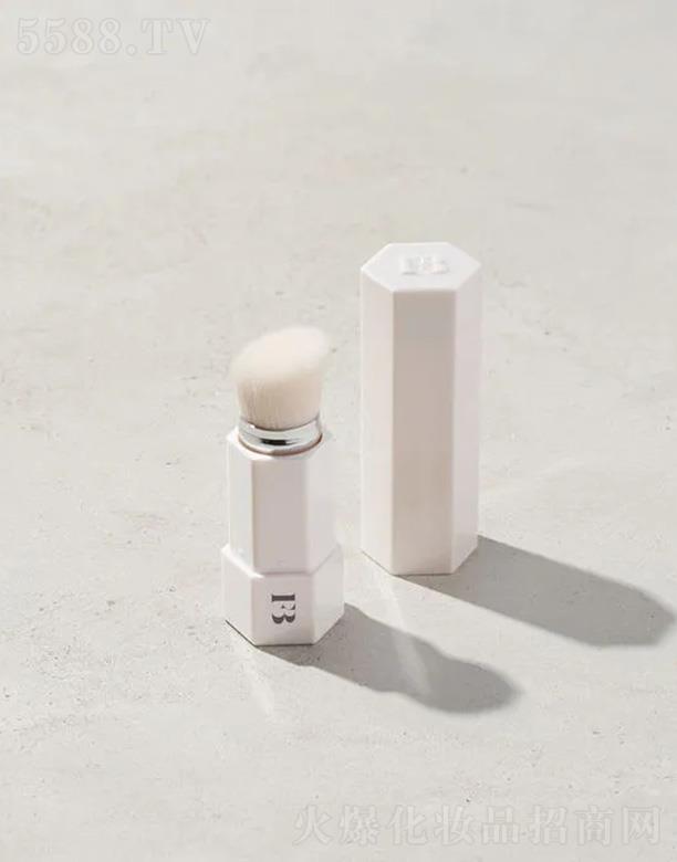 Fenty Beauty��������a�yˢ130 �Ԏ����Եı�yʽ�۷�ˢ