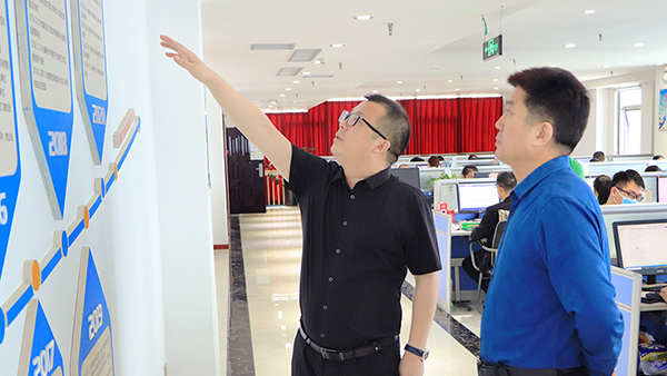 ���Қgӭʯ���@�^(q��)�\�I����κ����һ���W�R�𱬾W(w��ng)���^ָ��(d��o)��1