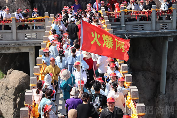 �Ͼ�ɽ���������˵���Ȼɽˮ