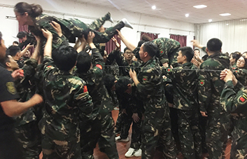 ֻ���B��(qi��ng)ƴ�������ܳ�Խ������