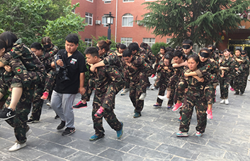 ��������ۣ���Փ�D�y�U(xi��n)�����Ҷ����վo������c��ͬ�У�