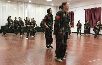 �����X�����Ʊ��O�ޣ��@һ·�҂��A��Ư����