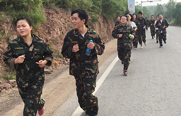 15����ͽ��ĥ�Z���𱬾W(w��ng)�T�;�Ӣ�F(tu��n)�(du��)���O����