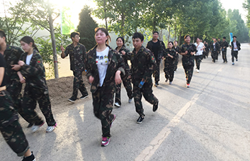 ���˲����������ŗ�������ֱǰ��