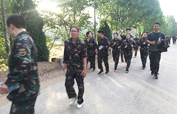 �@���H�H�Ǻ�(ji��n)�ε�ͽ���������x�����������ǈF(tu��n)�(du��)���ںϣ�