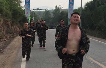 �@���H�H�Ǻ�(ji��n)�ε�ͽ���������x�����������ǈF(tu��n)�(du��)���ںϣ�